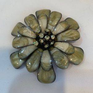 Cookie Lee green flower brooch